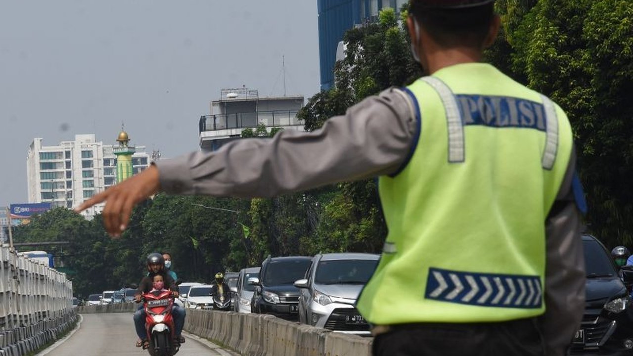 INSTRAN mengusulkan agar polisi dan Satpol PP dilibatkan untuk mensterilkan jalur Transjakarta dari kendaraan pribadi guna memastikan kelancaran dan mendorong penggunaan transportasi umum.