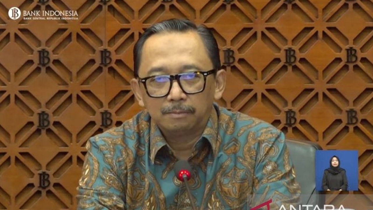 Bank Indonesia (BI) memprediksi penurunan suku bunga di perbankan akan memakan waktu hingga dua triwulan setelah BI-Rate diturunkan menjadi 5,75 persen pada Januari 2025.