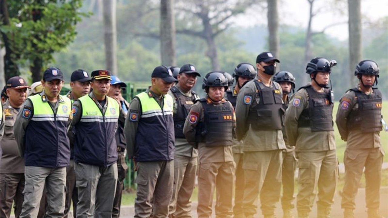 Satpol PP DKI Jakarta mengerahkan 1.285 personel untuk mengamankan pelantikan kepala dan wakil kepala daerah di 28 titik strategis, termasuk Istana Kepresidenan dan Balai Kota.