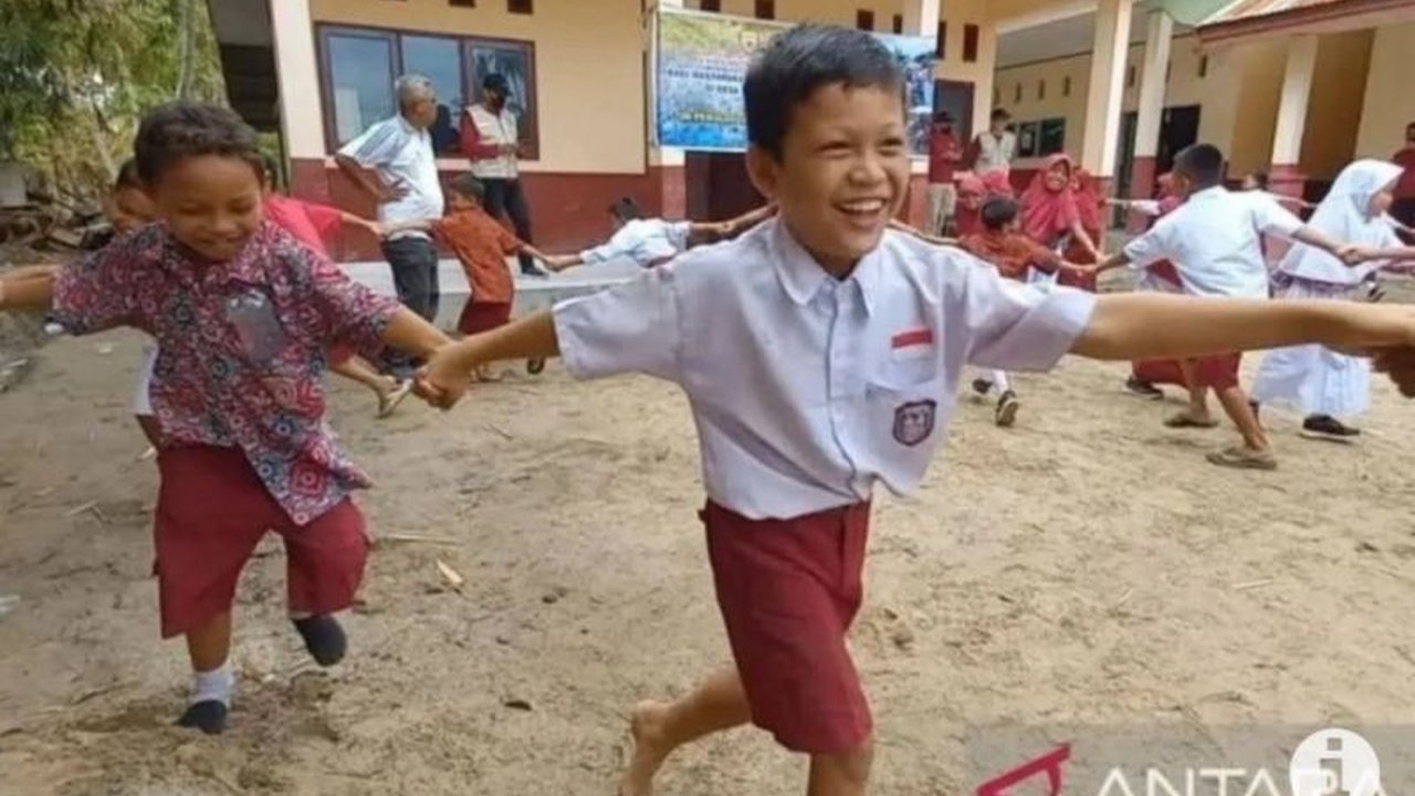 Pemkot Medan berencana membangun sekolah unggulan berbasis Smart Class Metaverse di SD dan SMP Negeri pada tahun ajaran 2025, sebagai bagian dari peningkatan mutu pendidikan di kota Medan.