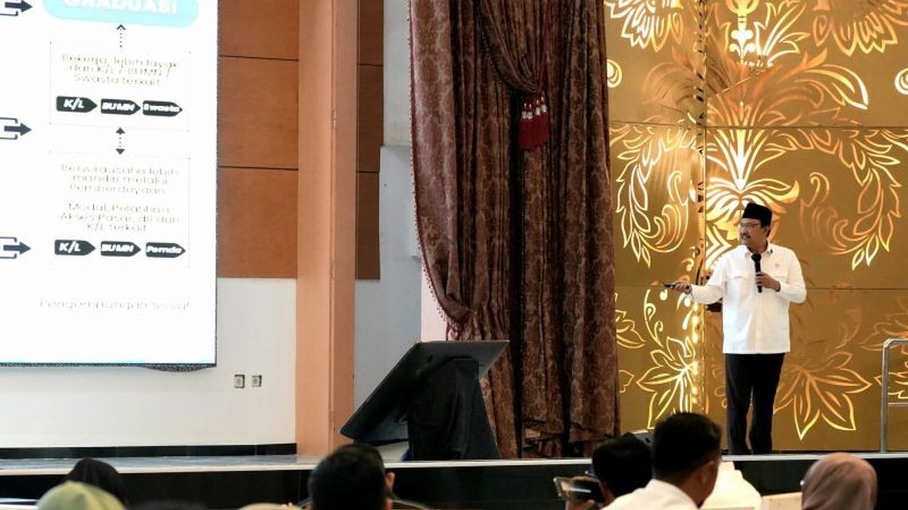 Menteri Sosial Saifullah Yusuf mengajak pemerintah daerah berkolaborasi memanfaatkan Data Tunggal Sosial Ekonomi Nasional (DTSEN) untuk percepatan penurunan angka kemiskinan di Indonesia.