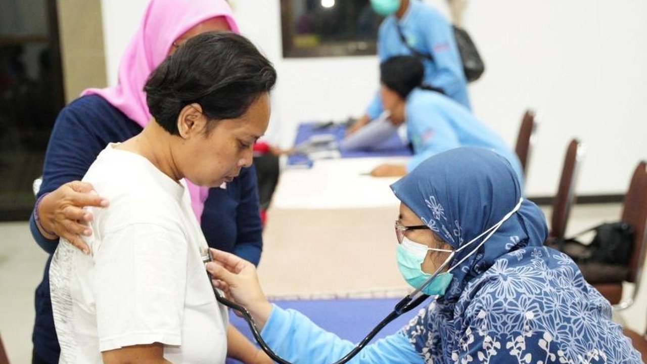 Dinas Sosial Kota Madiun berkolaborasi dengan RSJ Lawang memberikan perawatan intensif selama dua minggu kepada 27 Orang Dengan Gangguan Jiwa (ODGJ) dari Shelter Srindit, dengan harapan mengurangi angka kekambuhan.