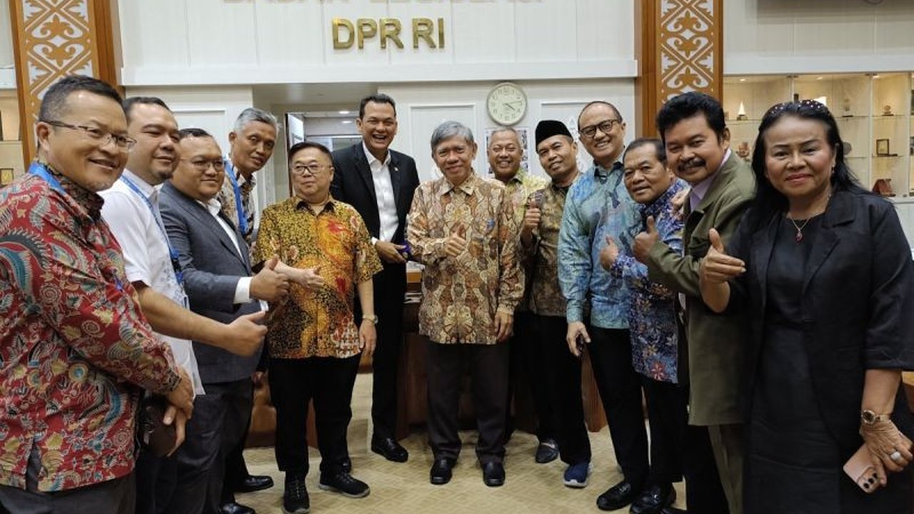 Forum Koperasi Indonesia (Forkopi) mengusulkan revisi RUU Perkoperasian, termasuk menghapus sanksi pidana dan memperluas usaha simpan pinjam koperasi, demi mendukung pertumbuhan ekonomi kerakyatan.