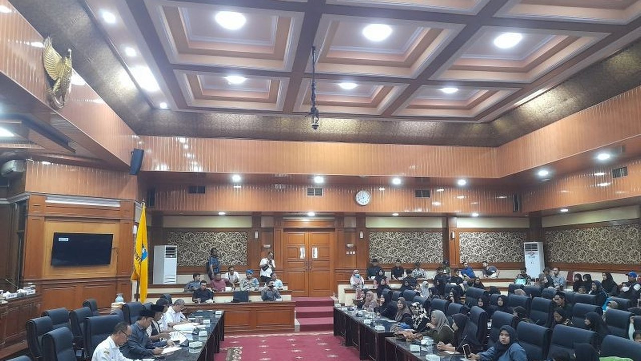 DPRD Kabupaten Serang mendukung pencabutan izin PT Sinar Ternak Sejahtera (STS) menyusul keluhan warga soal pencemaran lingkungan akibat peternakan ayam tersebut.