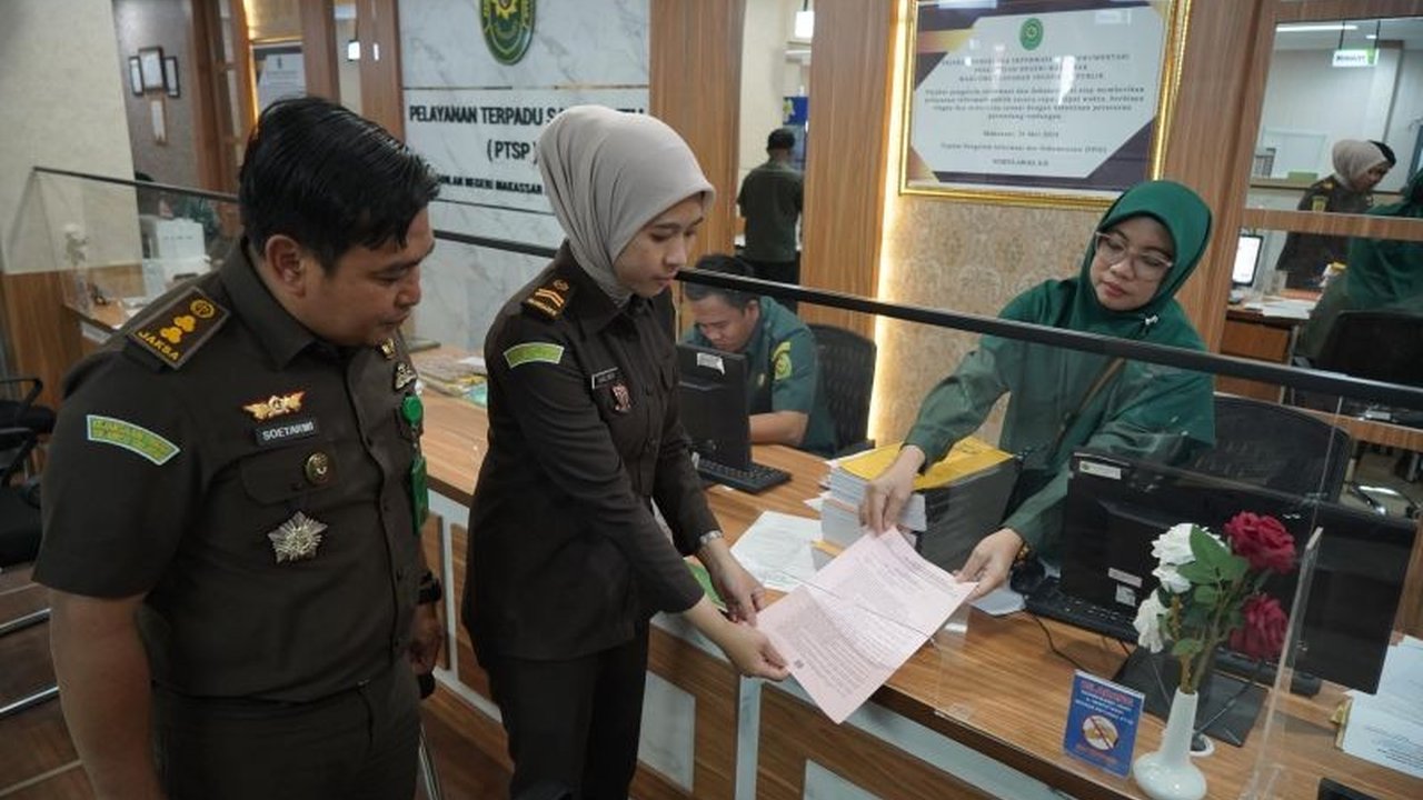 Tiga terdakwa kasus kosmetik berbahaya, Agus Salim, Mira Hayati, dan Mustadir Dg Sila, segera disidang di PN Makassar setelah berkas perkara dinyatakan lengkap.