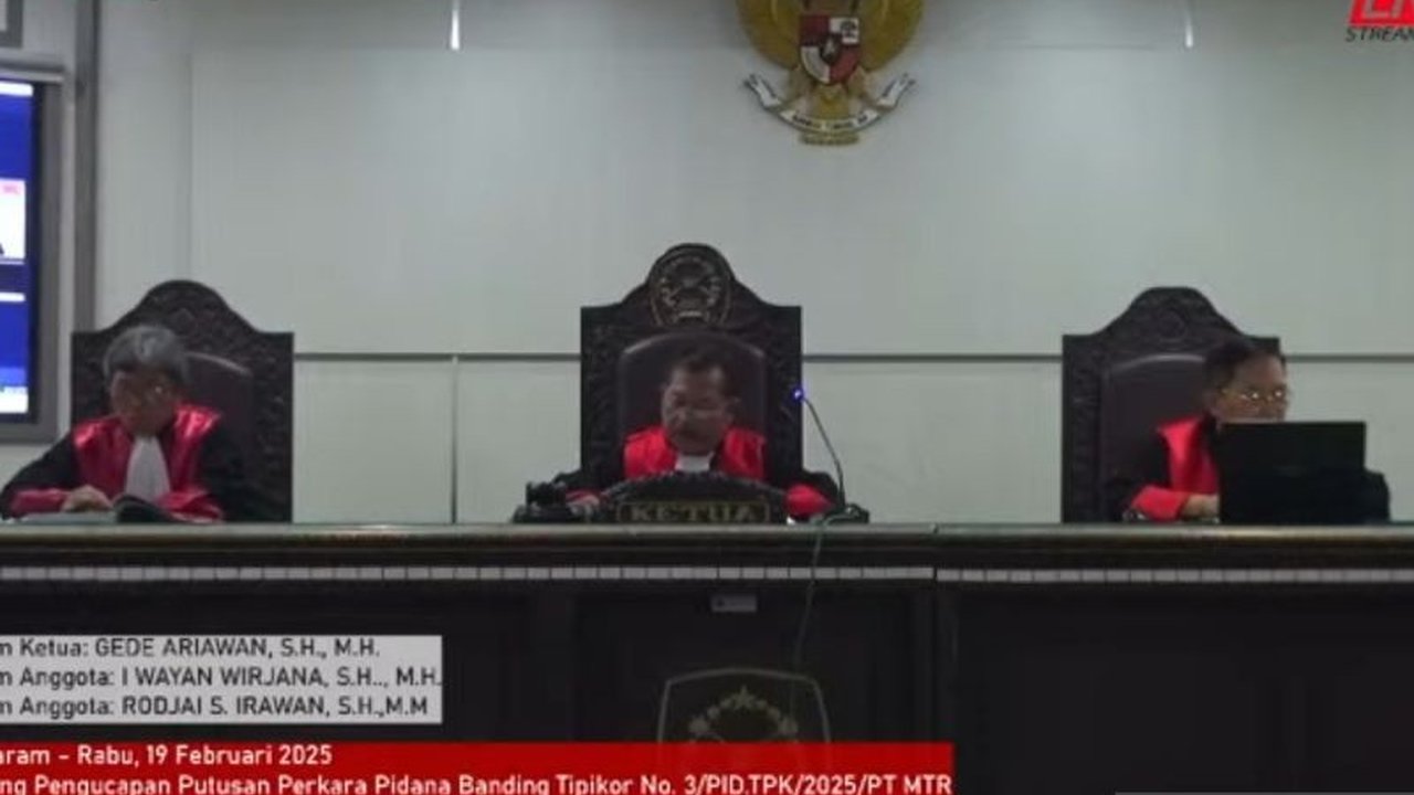 Majelis Hakim Pengadilan Tinggi NTB menguatkan vonis empat tahun penjara bagi lima anggota Tim PPHP pengadaan benih jagung tahun 2017 yang merugikan negara Rp27,35 miliar.
