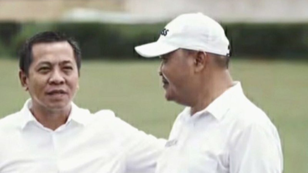 Pemkab Karawang menggelar syukuran pelantikan Bupati dan Wakil Bupati Aep Syaepuloh-Maslani dengan melibatkan 40 UMKM lokal, menyuguhkan 3000 porsi jajanan gratis bagi masyarakat.