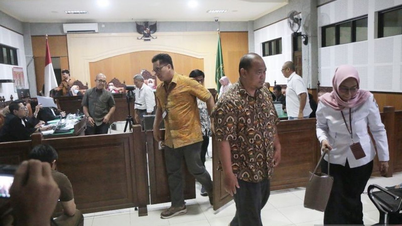 Sidang korupsi pembangunan Shelter Tsunami NTB mengungkap peran makelar proyek yang menggunakan PT Qorina Konsultan Indonesia untuk memenangkan lelang senilai Rp1,55 miliar.