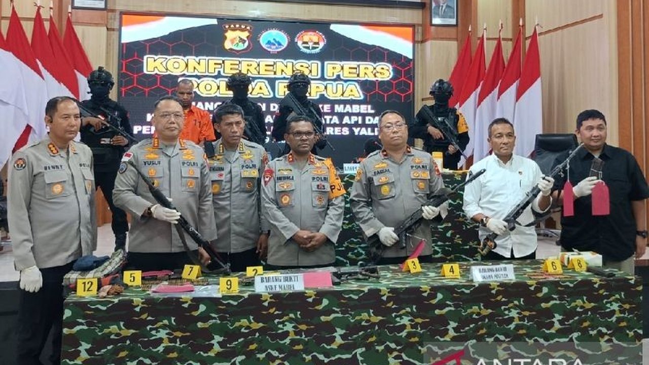 Kelompok Kriminal Bersenjata (KKB) pimpinan Aske Mabel di Papua terlibat dalam 10 kasus kekerasan, termasuk pembunuhan terhadap enam orang dan penembakan anggota Brimob; senjata api curian telah ditemukan.