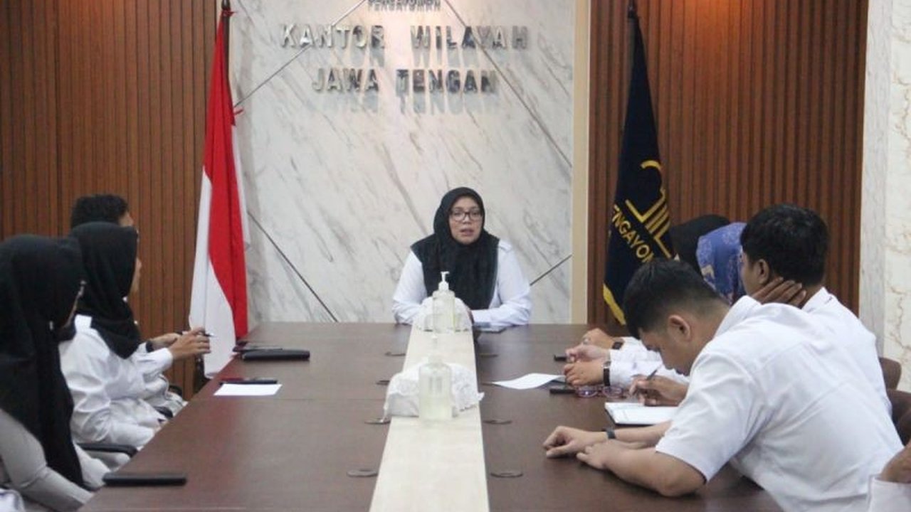 Kemenkumham Jawa Tengah melakukan pengharmonisasian tiga rancangan peraturan daerah (raperda) Kota Pekalongan untuk memastikan keselarasan dan kualitas regulasi yang mendukung kesejahteraan masyarakat.