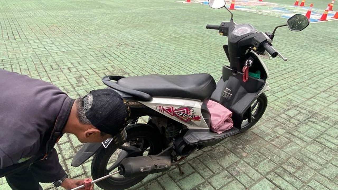 Dinas LH Jaksel melakukan uji emisi 170 kendaraan bermotor di lingkungan kantor Wali Kota, 148 dinyatakan lulus, upaya untuk mengurangi polusi udara di Jakarta.
