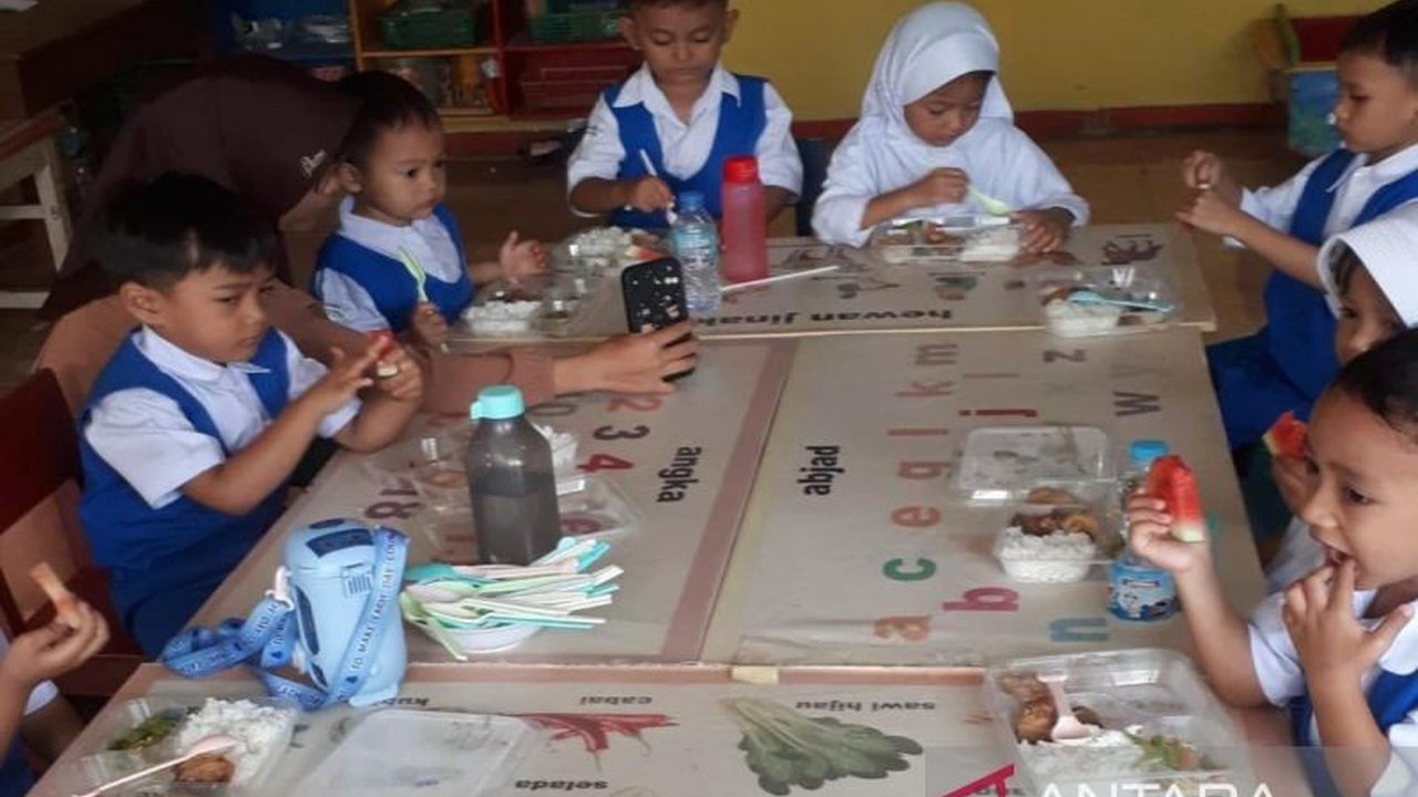 Program Makan Bergizi Gratis di Pekalongan Tuai Respons Positif Orang Tua Siswa