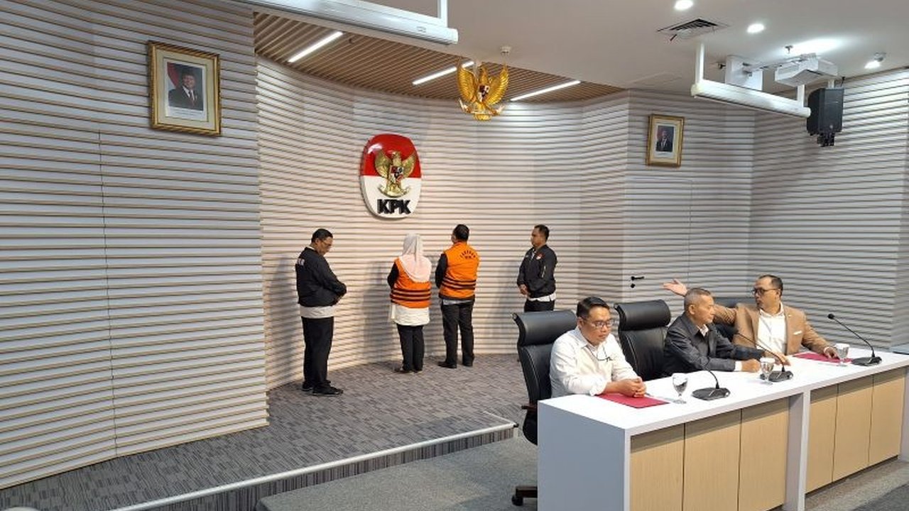 Wali Kota Semarang, Hevearita Gunaryanti Rahayu, ditahan KPK setelah ditetapkan sebagai tersangka kasus dugaan korupsi pengadaan barang dan pengaturan proyek di lingkungan Pemerintah Kota Semarang.