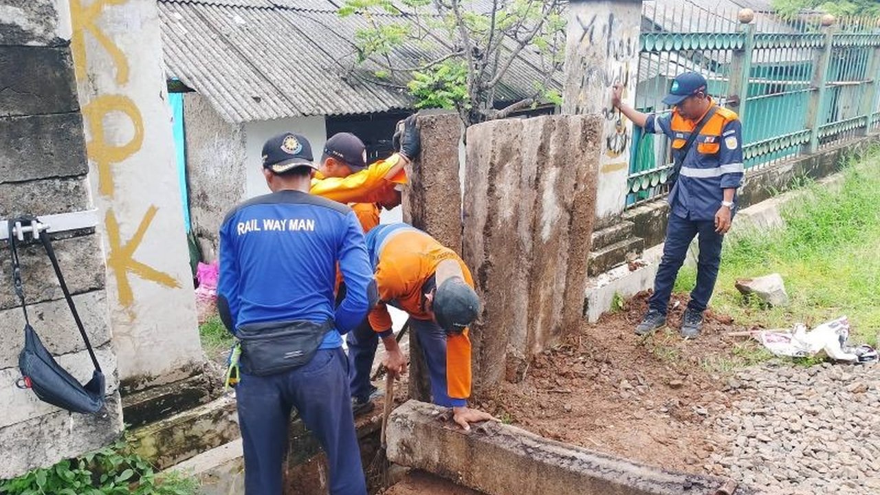 Masyarakat Transportasi Indonesia (MTI) mendesak pemerintah menutup perlintasan kereta api liar untuk mencegah kecelakaan, mengingat angka kecelakaan yang terus meningkat dalam lima tahun terakhir.