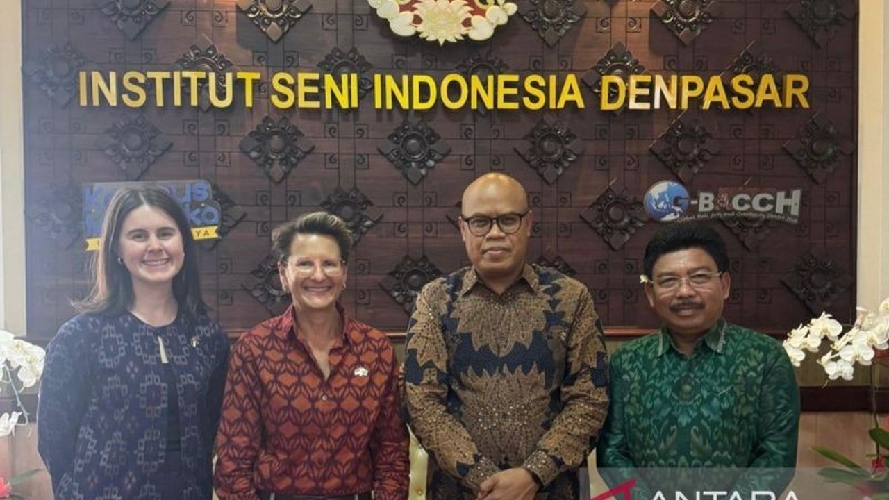 Pemerintah Australia membuka peluang kerja sama pengembangan industri kreatif dengan Indonesia, termasuk melalui program beasiswa dan peningkatan kunjungan wisatawan Australia ke Bali.