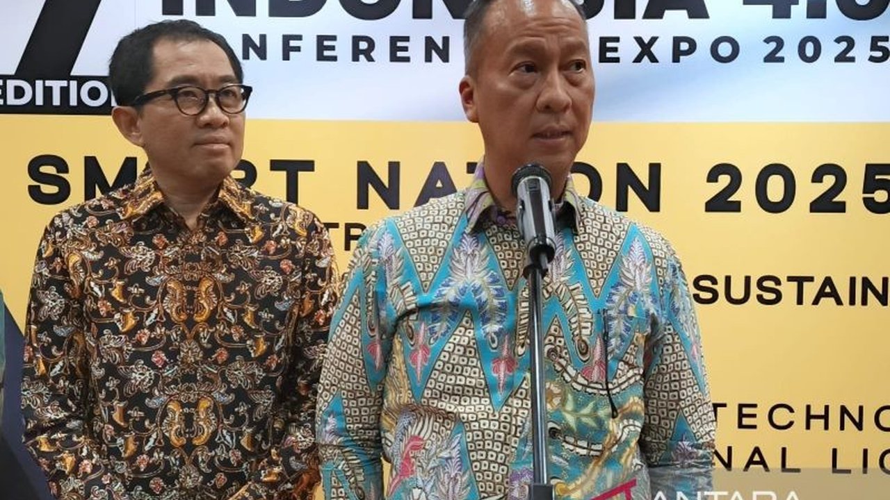 Pemerintah Indonesia terus bernegosiasi intensif dengan Apple terkait aturan Tingkat Komponen Dalam Negeri (TKDN) untuk penjualan iPhone 16 di Indonesia, dengan harapan dapat memperoleh manfaat yang lebih besar dari penjualan produk Apple di pasar domesti