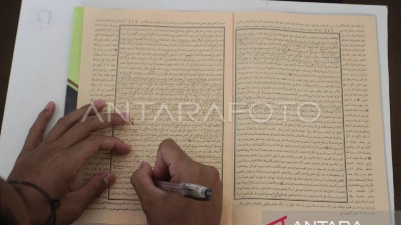 Kementerian Agama (Kemenag) meluncurkan program Generasi Melek Kitab Kuning (Gen-MKing) berupa kursus intensif baca Al-Quran dan kitab kuning selama Ramadhan 2025, terbuka untuk umum dengan pendaftaran hingga 24 Februari 2025.