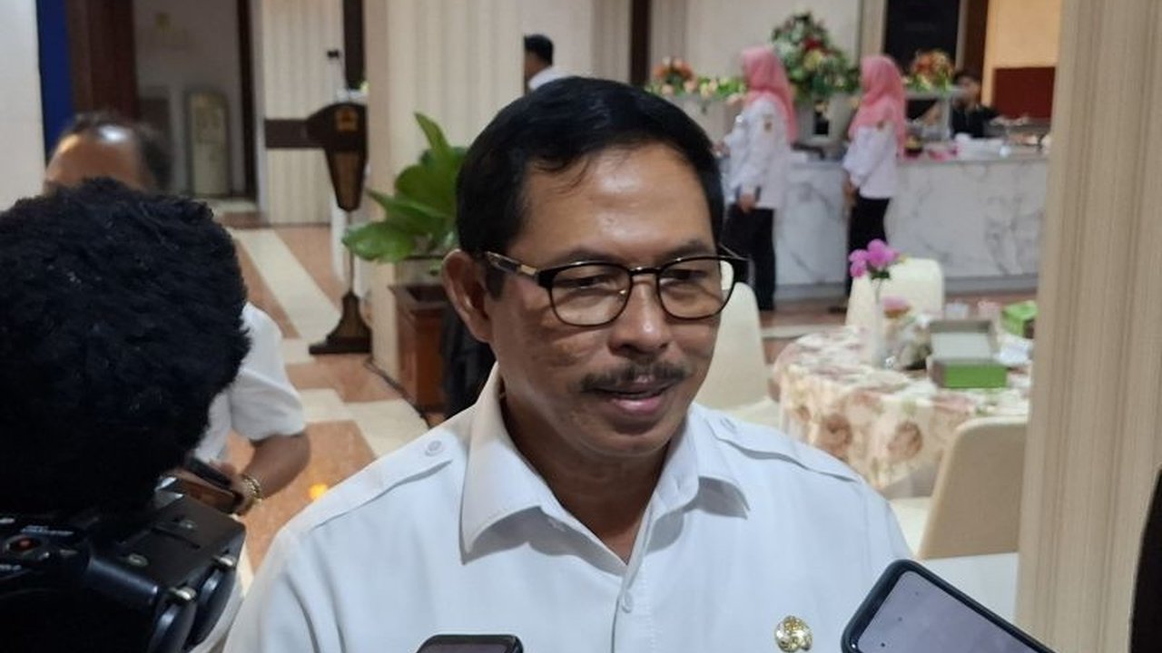 Penjabat Gubernur Jawa Tengah, Nana Sudjana, meninggalkan sejumlah pekerjaan rumah besar bagi pemimpin selanjutnya, termasuk mengatasi kemiskinan, pengangguran, dan mencapai swasembada pangan.