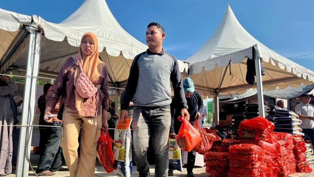 Pemerintah Kota Banda Aceh menggelar pasar murah di tiga lokasi untuk menjaga stabilitas harga pangan dan daya beli masyarakat menjelang Ramadhan, dengan subsidi hingga Rp100.000 per paket.