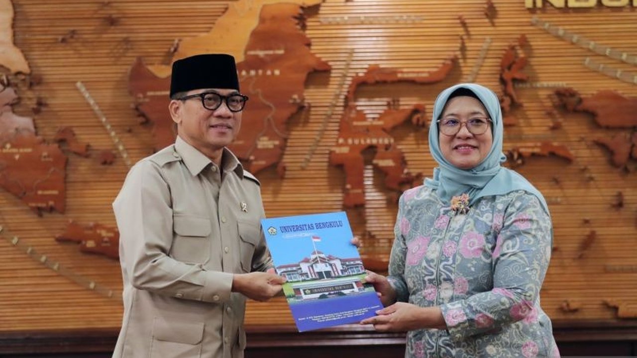 Menteri Desa dan Pembangunan Daerah Tertinggal mengajak Universitas Bengkulu berkolaborasi dalam program desa tematik untuk mencapai swasembada pangan, melalui nota kesepahaman yang akan segera dibentuk.