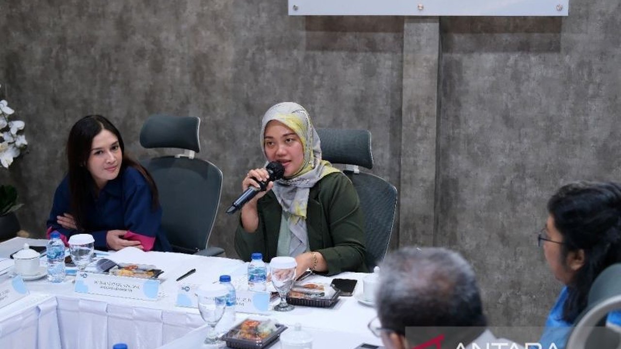 Komisi VII DPR RI mengapresiasi efisiensi anggaran LKBN ANTARA, namun mendorong peningkatan kualitas dan kuantitas produksi jurnalistik di beberapa sektor.