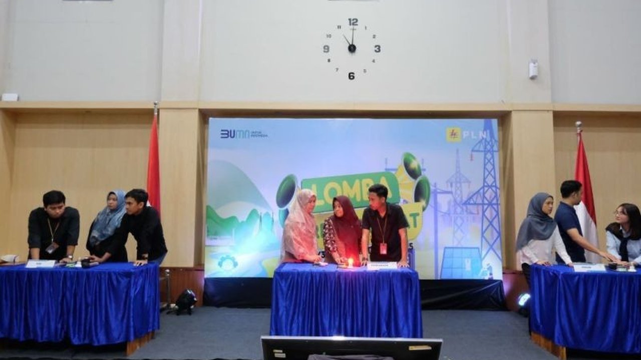 PT PLN UIP Sulawesi peringati Bulan K3 Nasional 2025 dengan lomba cerdas cermat dan simulasi kebakaran untuk meningkatkan kesadaran dan kepatuhan akan keselamatan kerja.