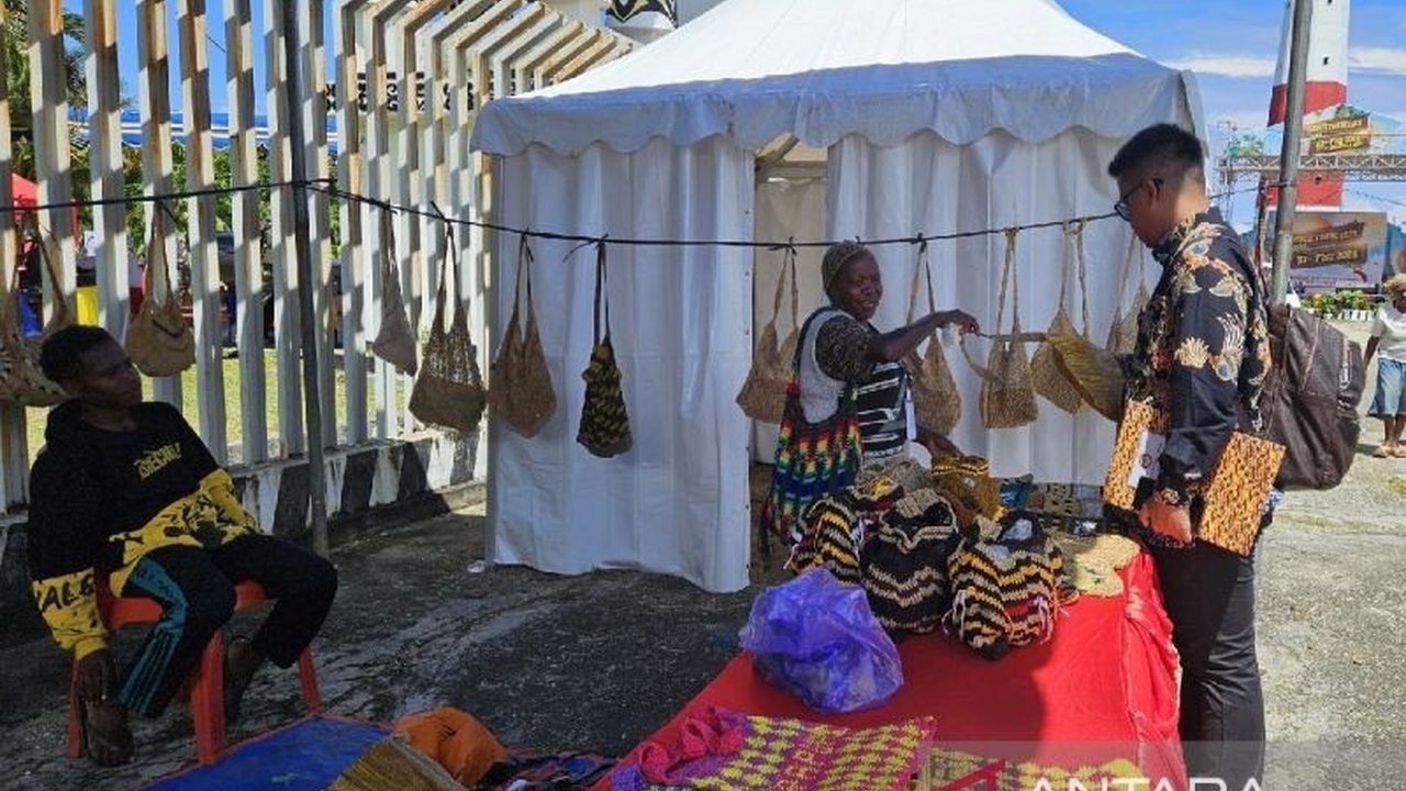 Pemerintah Provinsi Papua berupaya meningkatkan ekspor langsung komoditas unggulan seperti ikan, kopi, cokelat, dan kerajinan tangan untuk membuka peluang kerja dan meningkatkan pendapatan daerah.