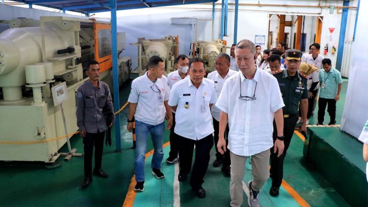 Pemerintah Kota Tangerang meluncurkan program magang di perusahaan swasta bagi 500 pencari kerja, sebagai upaya mengurangi pengangguran dan meningkatkan keterampilan.