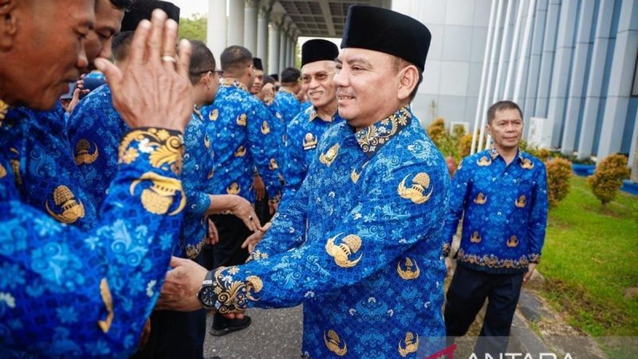 Pemerintah Provinsi Sulawesi Tenggara memastikan gaji ke-13 dan ke-14 untuk ASN tetap akan dibayarkan tahun ini, sesuai pernyataan Menteri Keuangan dan tanpa adanya informasi resmi soal pembatalan.
