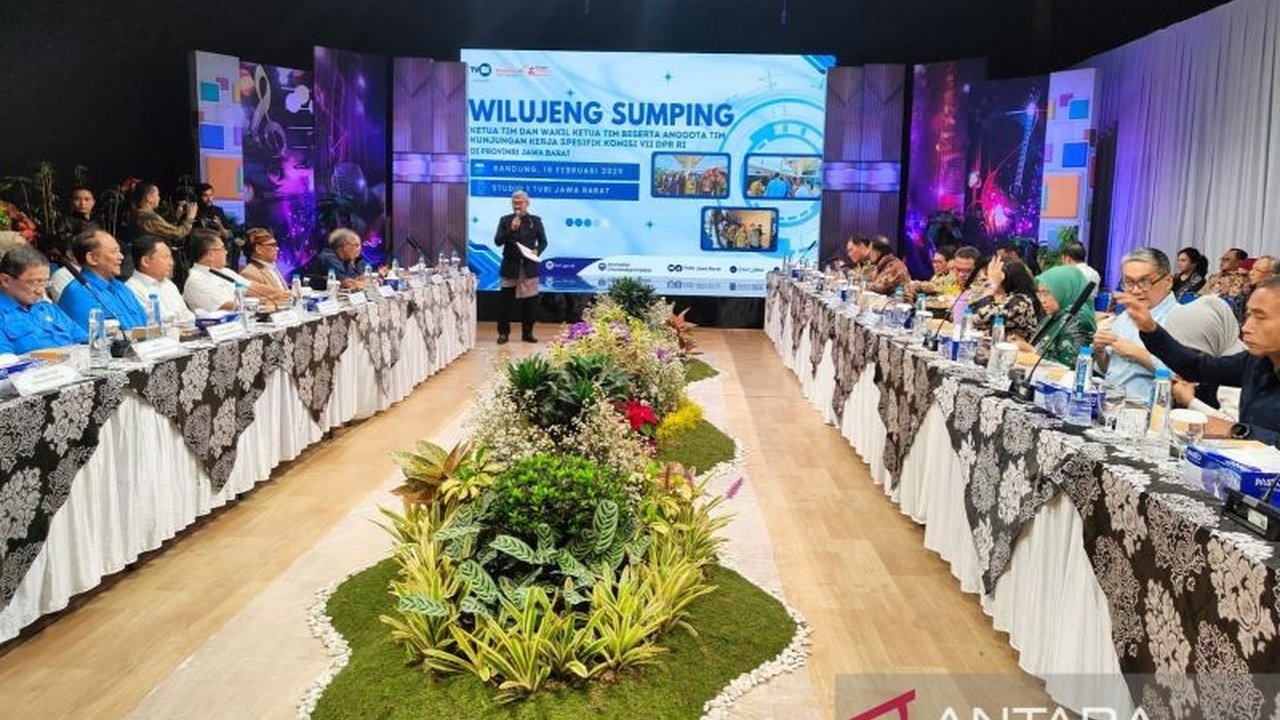 Komisi VII DPR RI menekankan peran krusial Antara, RRI, dan TVRI dalam penyebaran informasi akurat dan edukatif di tengah maraknya misinformasi di era digital.