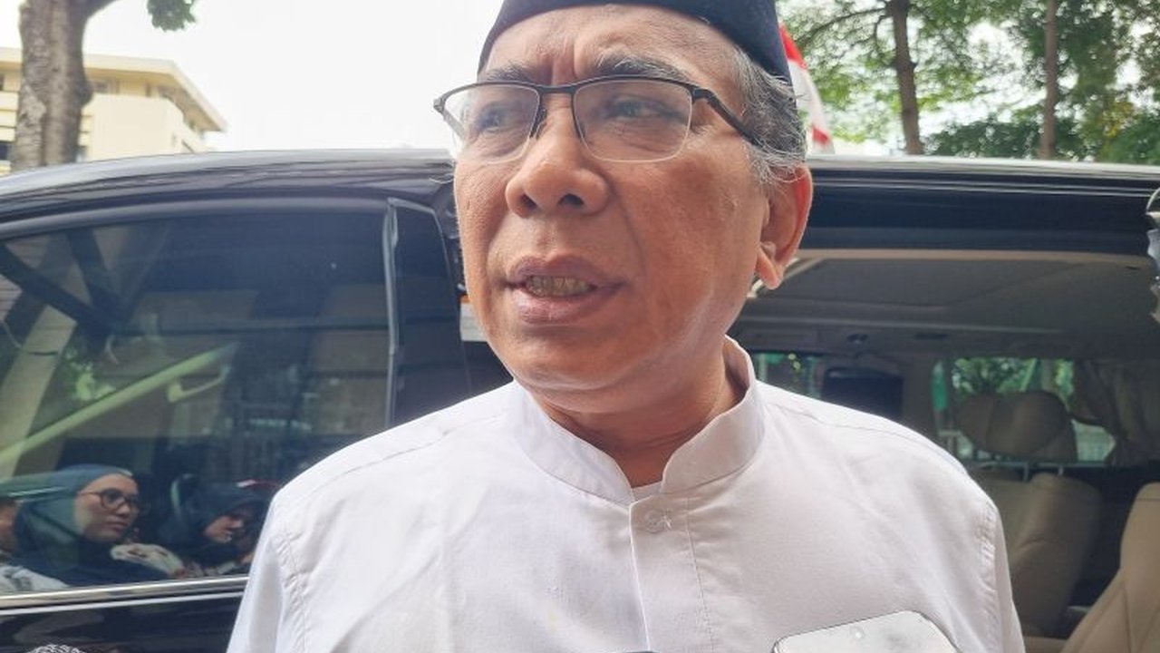 PBNU meminta masyarakat memberikan waktu kepada pemerintahan Prabowo Subianto-Gibran Rakabuming Raka untuk menunjukkan kinerja dan kebijakan pro-rakyat, menanggapi aksi demonstrasi 