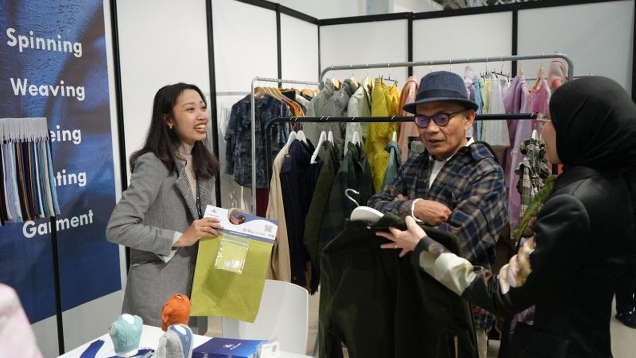 Industri tekstil Indonesia mencuri perhatian dunia dalam Source Fashion di London, Inggris, dengan potensi transaksi mencapai 1,5 juta dolar AS.