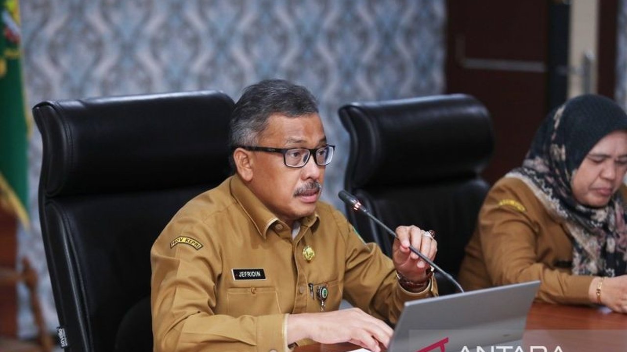 Pemerintah Kota Batam memastikan tidak ada tenaga non ASN atau honorer yang dirumahkan meskipun ada kebijakan efisiensi APBN dan APBD, berkat keberhasilan seleksi PPPK.