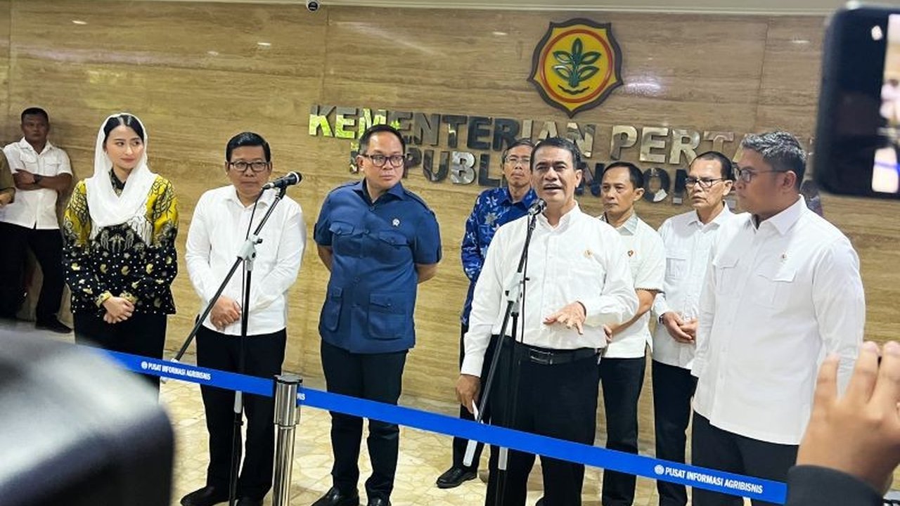Menteri Pertanian memastikan stok sembilan bahan pokok cukup untuk operasi pasar Ramadhan dan Idul Fitri 2025, dengan stok beras di Bulog mencapai 2 juta ton.
