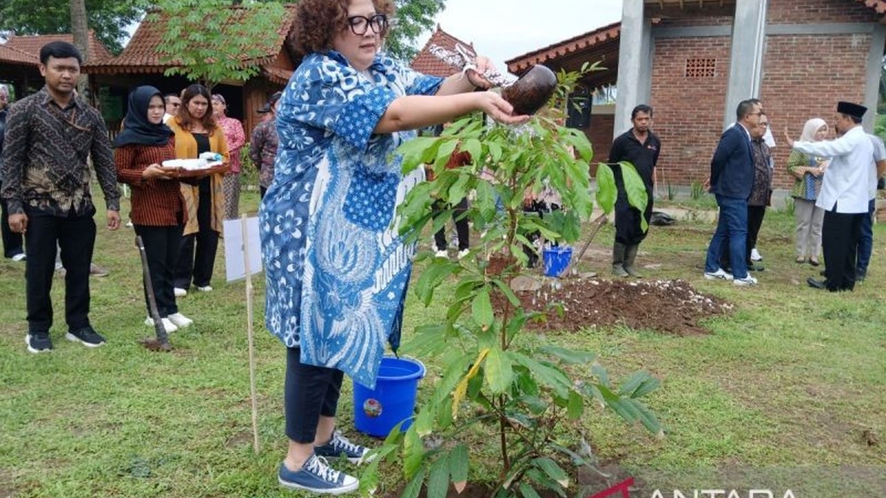PT Taman Wisata Candi (TWC) Borobudur mendukung pengembangan Balkondes II Borobudur dengan penanaman 100 pohon buah-buahan untuk mendukung konsep agro wisata berkelanjutan.
