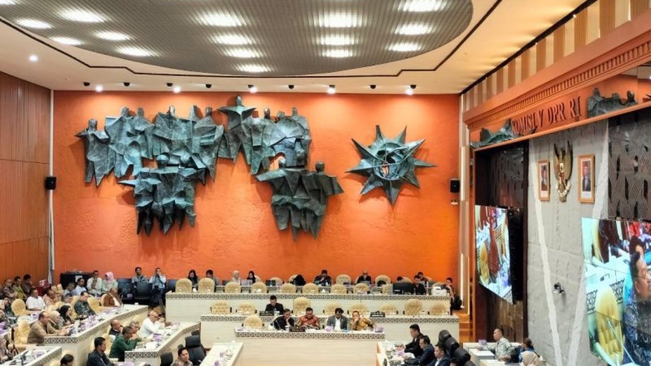 Direktur Jenderal Bina Marga Kementerian PU mengungkapkan kendaraan ODOL sebagai tantangan utama dalam memenuhi Standar Pelayanan Minimum (SPM) jalan tol di Indonesia, menyebabkan kerusakan infrastruktur dan kerugian ekonomi.