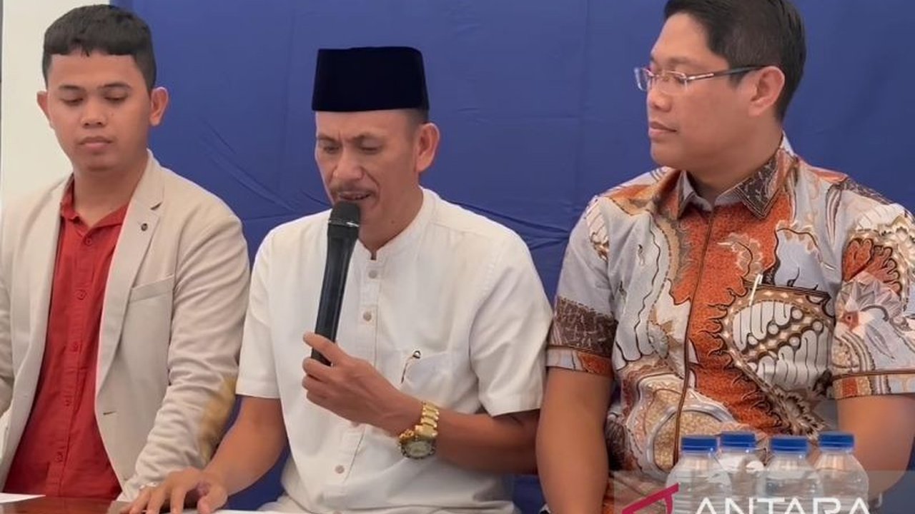 Kuasa hukum Kepala Desa Kohod menyatakan menghormati penetapan kliennya sebagai tersangka kasus pemalsuan sertifikat SHGB dan SHM pagar laut di Kabupaten Tangerang, dan akan mengikuti prosedur hukum selanjutnya.