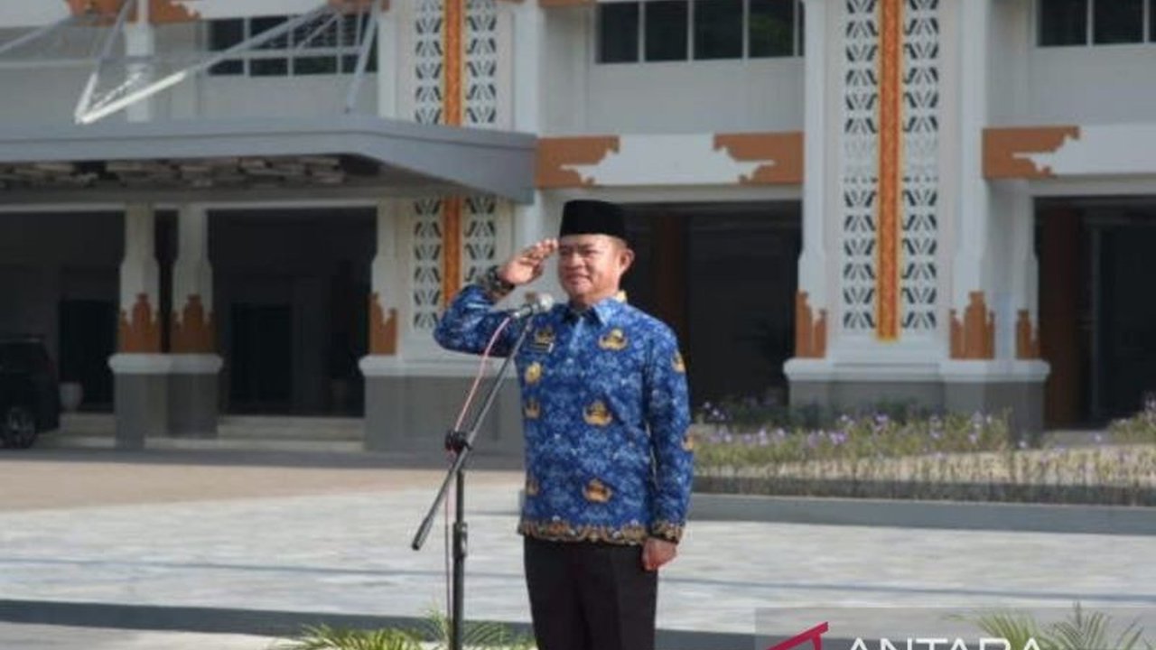 Penjabat Gubernur NTB, Hassanudin, resmi mengakhiri masa tugasnya setelah delapan bulan memimpin, menorehkan berbagai prestasi dan berpesan agar masyarakat mendukung Gubernur dan Wakil Gubernur terpilih.