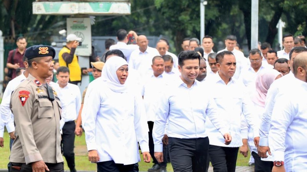 Dinas Lingkungan Hidup DKI Jakarta kerahkan 400 personel kebersihan untuk memastikan kebersihan selama pelantikan kepala daerah dan pesta rakyat di Monas, Kamis (20/2), termasuk penyediaan sarana dan prasarana pendukung.