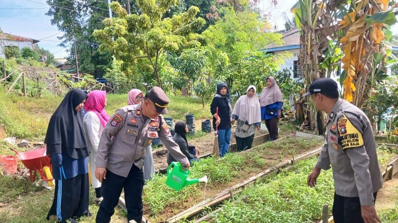 Polresta Barelang, Kepulauan Riau, melalui jajarannya gencar mendukung ketahanan pangan nasional dengan berbagai program pendampingan petani dan pengembangan lahan tidur di Batam.