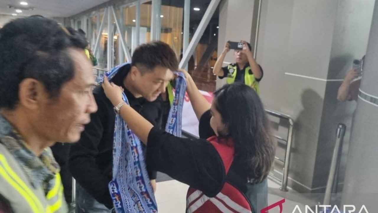 Pembukaan rute penerbangan langsung Manado-China oleh Lucky Air menandai peningkatan signifikan sektor pariwisata Sulawesi Utara, ditandai dengan kedatangan perdana 152 penumpang dari Kunming.