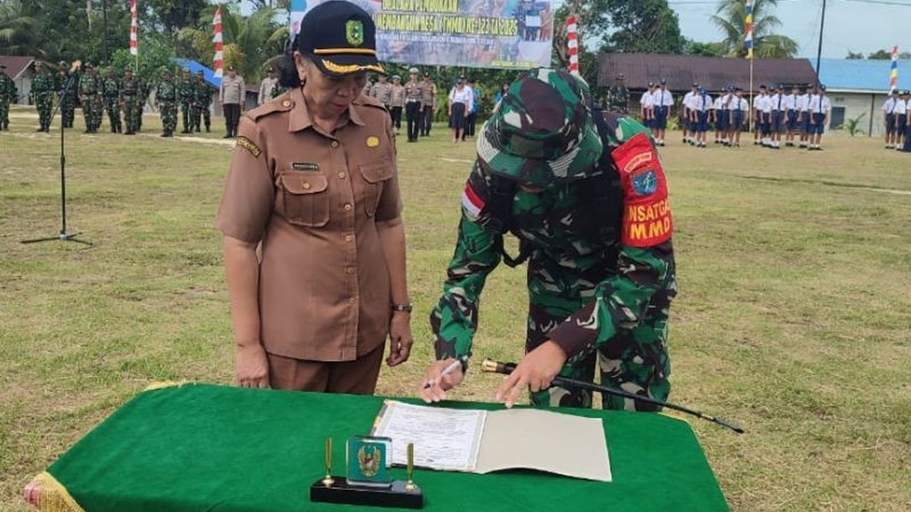 TNI Manunggal Membangun Desa (TMMD) ke-123 di Desa Sekida, Bengkayang, Kalimantan Barat, fokus pada pembangunan infrastruktur dan pemberdayaan masyarakat di wilayah perbatasan untuk meningkatkan perekonomian.