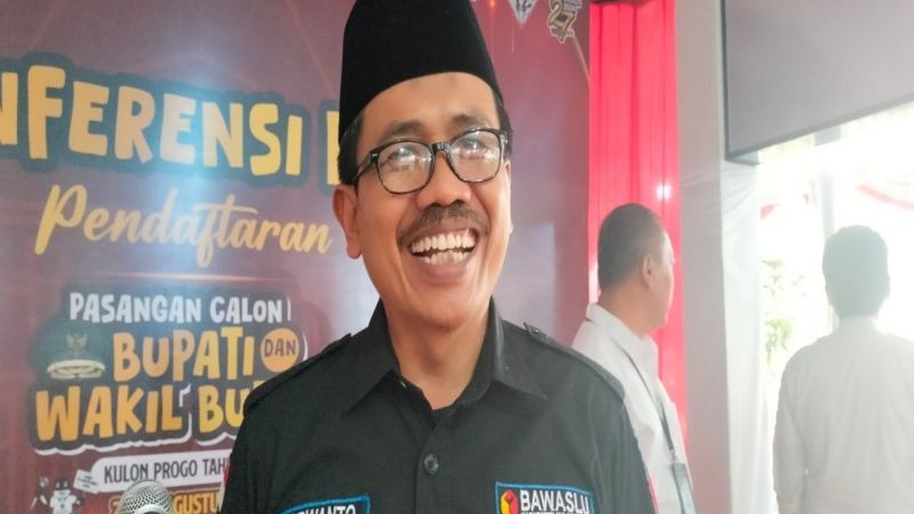 Badan Pengawas Pemilu (Bawaslu) Kulon Progo tetap jalankan program demokrasi inklusif kerjasama dengan LKiS, meski anggaran dipangkas 50 persen lebih menjadi Rp1,2 miliar.