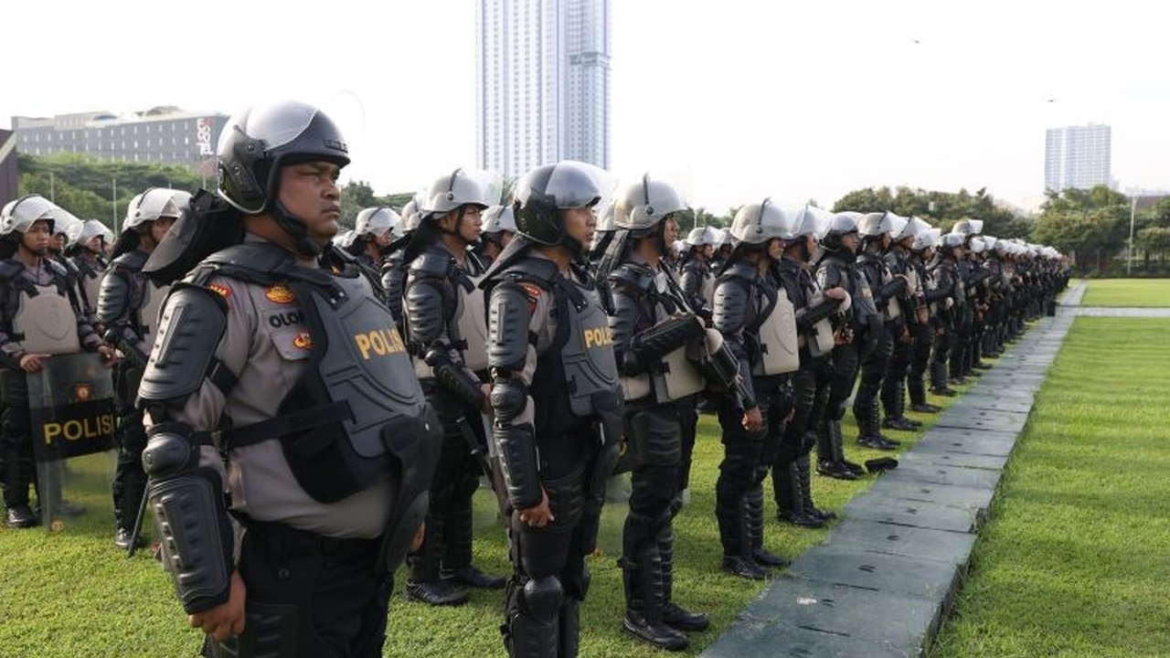 Polda Jatim siagakan 706 personel, kendaraan taktis, dan unit K9 untuk mengamankan pelantikan kepala daerah di Jawa Timur, guna mencegah potensi gangguan kamtibmas.