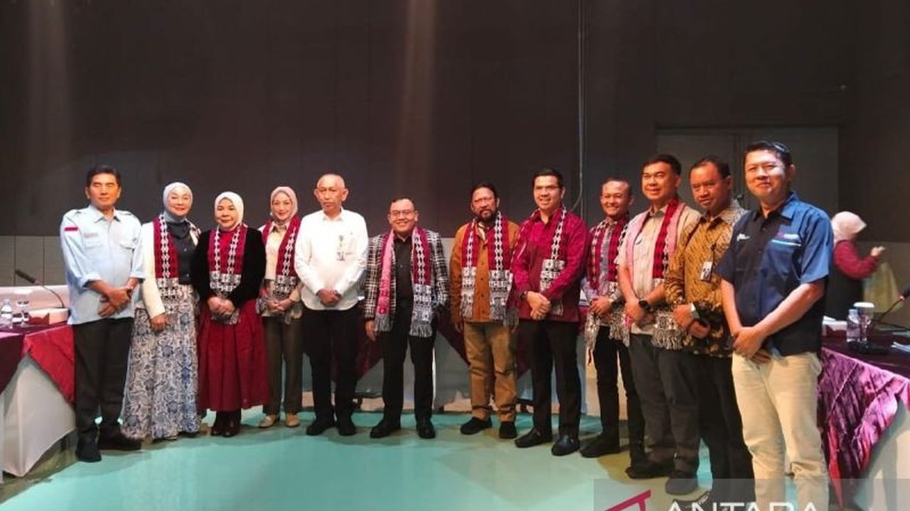 Komisi VII DPR RI melakukan kunjungan kerja ke Sumut untuk meninjau kinerja TVRI, RRI, dan ANTARA, serta membahas efisiensi anggaran dan nasib karyawan.