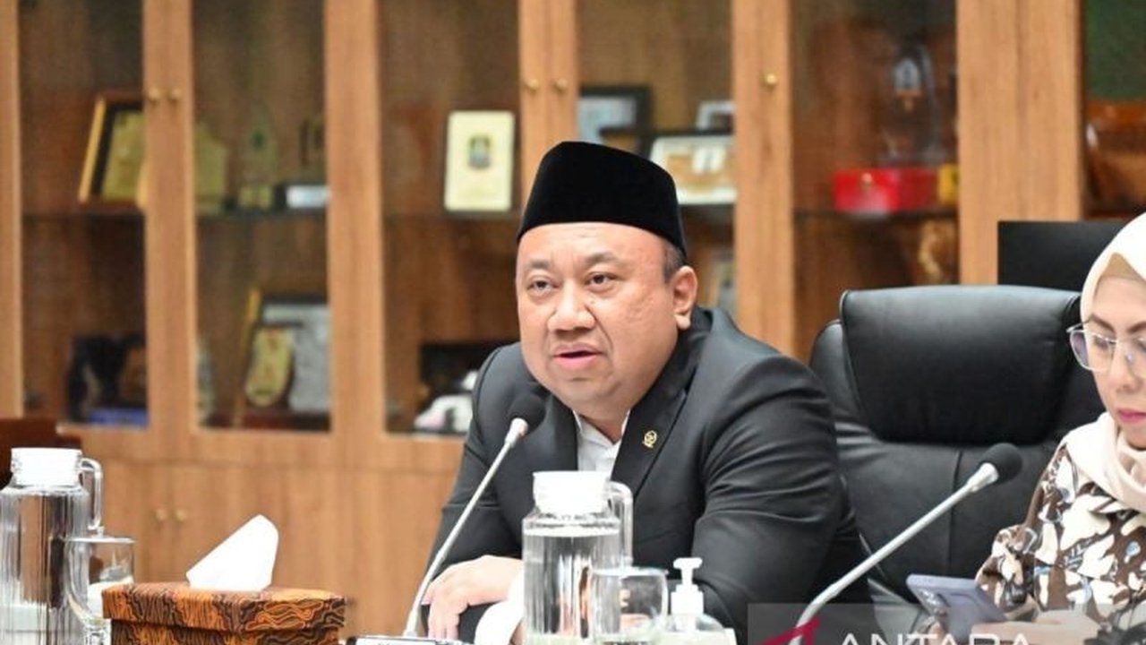 Wakil Ketua Komisi X DPR RI menyatakan terkejut dengan isu pergantian Mendikbudristek Satrio Soemantri Brodjonegoro dan berharap menteri pengganti mampu menerjemahkan visi Presiden Prabowo.