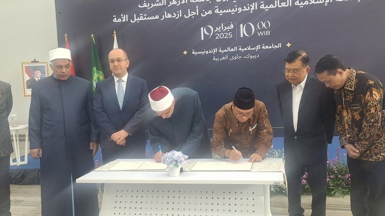 Universitas Islam Internasional Indonesia (UIII) dan Universitas Al-Azhar Kairo resmi memperkuat kerja sama akademik untuk kemajuan peradaban Islam, ditandai dengan penandatanganan MoU dan kuliah umum.