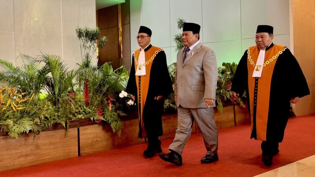Presiden Prabowo Subianto mengakui beratnya beban hakim yang menangani ratusan bahkan jutaan perkara, dan berjanji akan meningkatkan kualitas hidup mereka.
