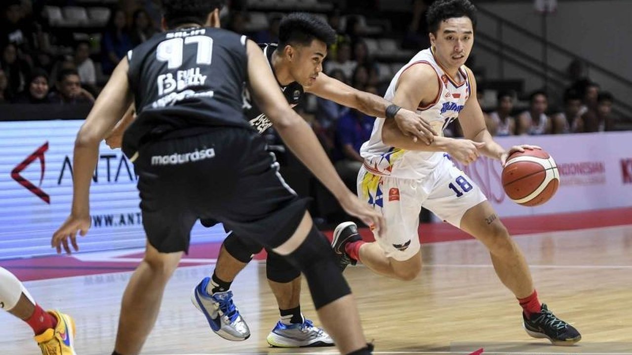 Performa apik Darryl Sebastian Winata dan Jordan Oei di IBL 2025 belum mampu mengangkat Rajawali Medan dari dasar klasemen, meski keduanya mencetak poin signifikan.