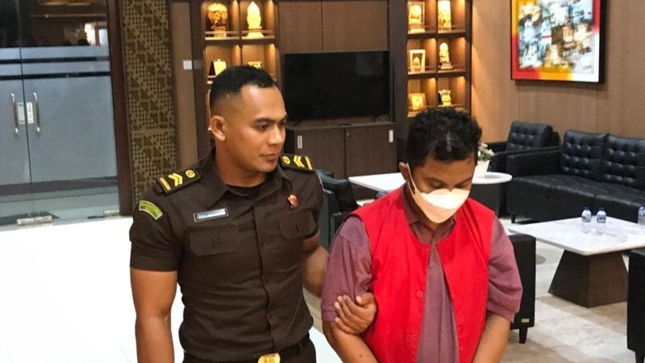 Buronan Kasus Penggelapan Rp230 Juta Ditangkap di Batam, Kabur ke Malaysia Jadi Koki